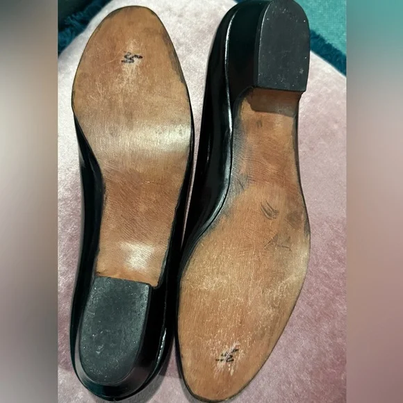 SALVATORE FERRAGAMO VARA BOW LEATHER LOW PUMPS, BLACK PATENT LEATHER, SIZE 9.5 - Picture 8 of 16